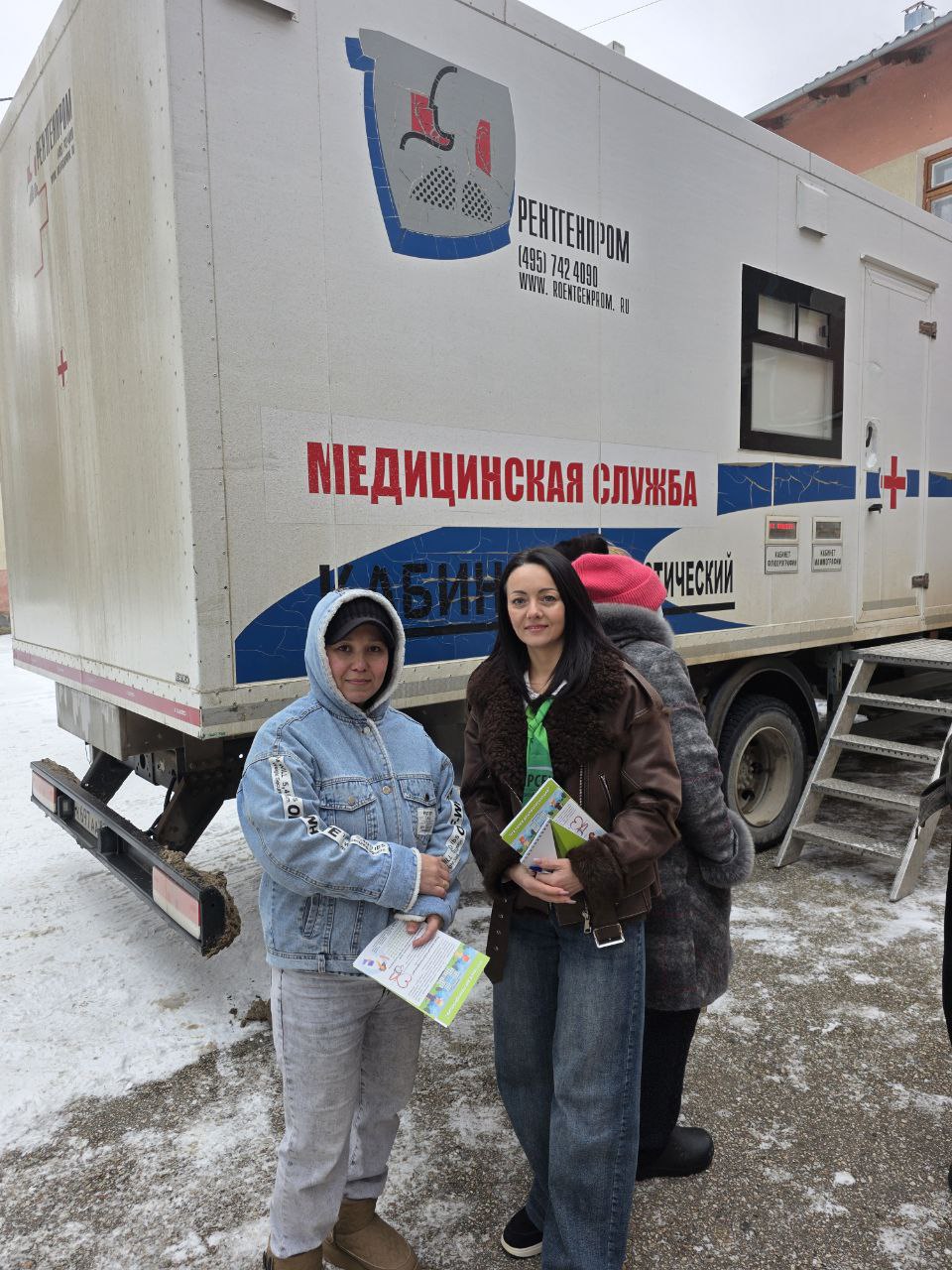 Страховой представитель ООО «Арсенал МС» Александра Шилкова совместно с выездной бригадой медицинских работников посетила врачебную амбулаторию в с.Садовое Нижнегорского района Республики Крым.